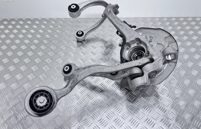 MERCEDES A2053322700 Цапфа передняя левая в наличии Одесса