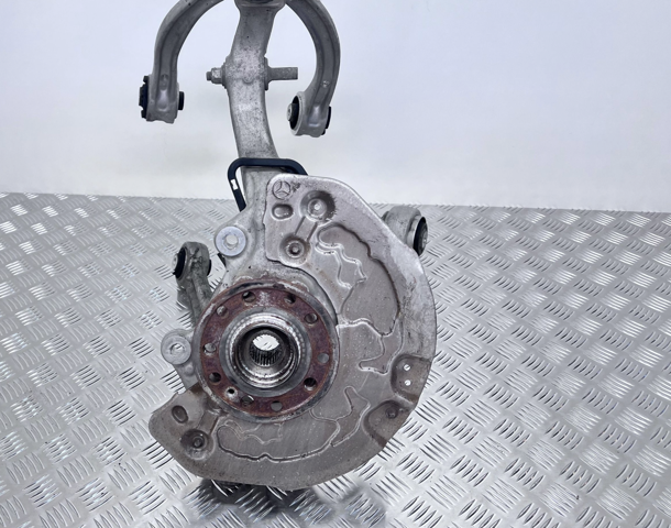 Цапфа поворотная правая A2053322800 MERCEDES