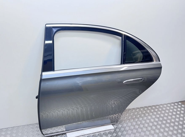 Дверь пассажирская задняя левая A2237300300 MERCEDES