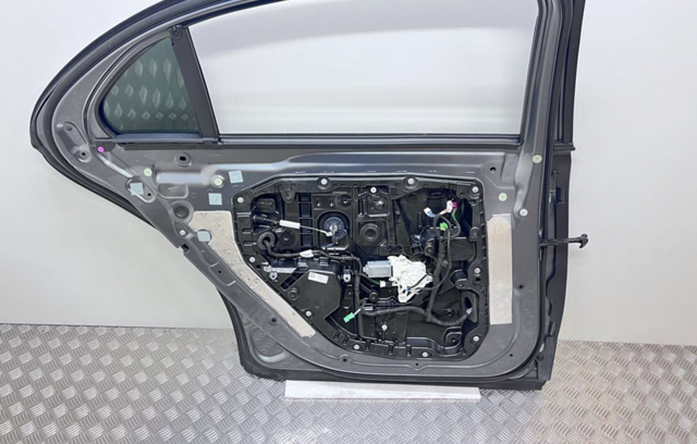 MERCEDES A2237300300 Дверь задняя левая в наличии Киев