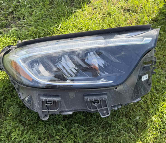 Правая блок фара A2549062000 MERCEDES