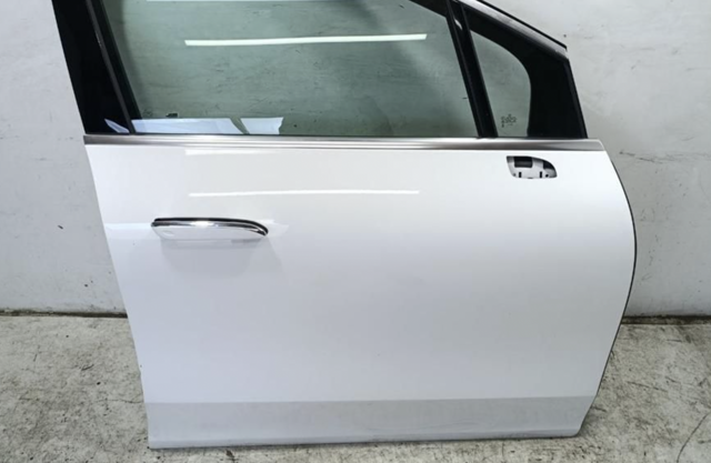 Пассажирская передняя дверь A2967201400 MERCEDES