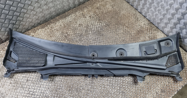 Водосток лобового стекла, жабо A2978301600 MERCEDES