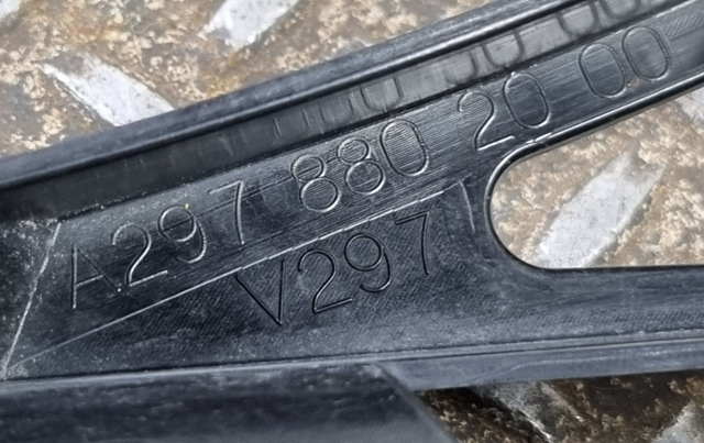 MERCEDES 2978802000 Направляющая заднего бампера правая в наличии Павлоград