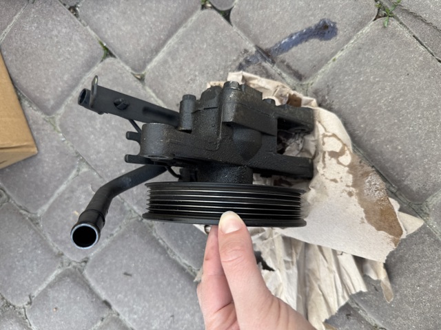 Насос гидравлики 571004L000 HYUNDAI