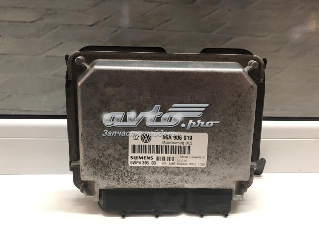 Модуль управления двигателем 06A906019 VAG