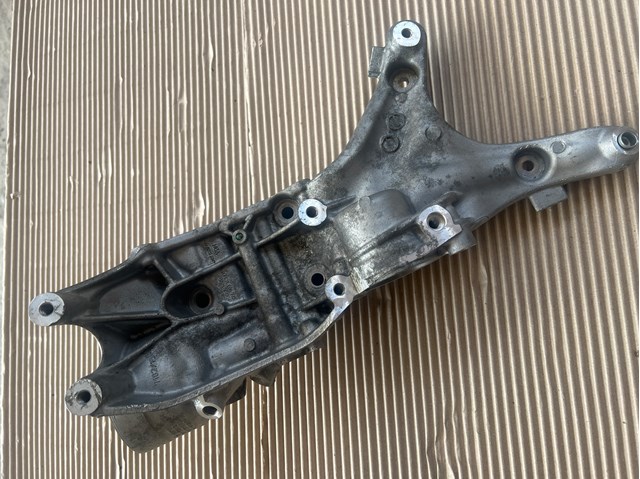 Кронштейн генератора 06L903143D VAG