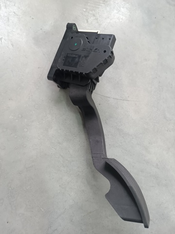 Педаль акселератора 13305804 OPEL