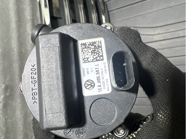 VAG 1EA965567L Дополнительная помпа в наличии Чернигов