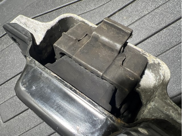 1K0199555M VAG Подушка (опора) двигателя левая купить в Николаев