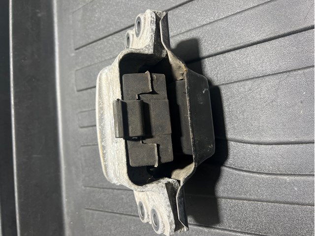 VAG 1K0199555M Левая подушка двигателя в наличии Николаев