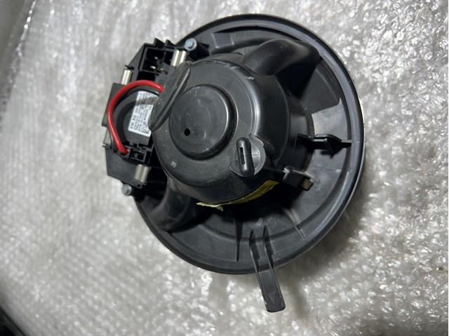 Мотор вентилятора опалювана салону з регулятором швидкості  1K1820015Q
