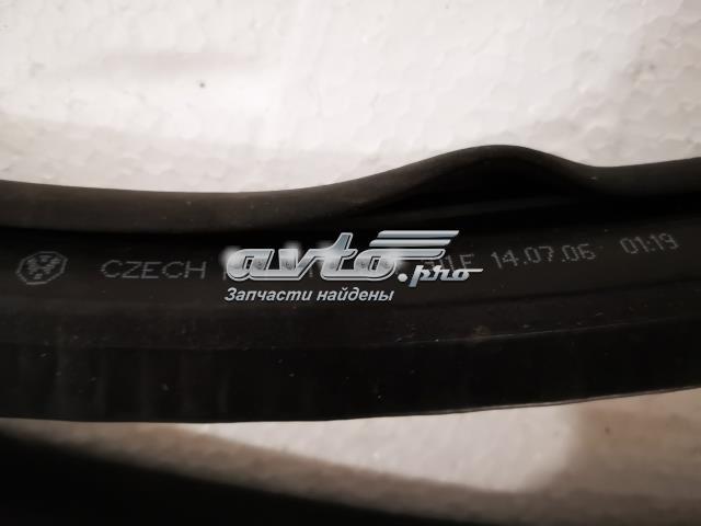 1T0867911G9B9 VAG Уплотнитель двери передней (на кузове) купить в Киев