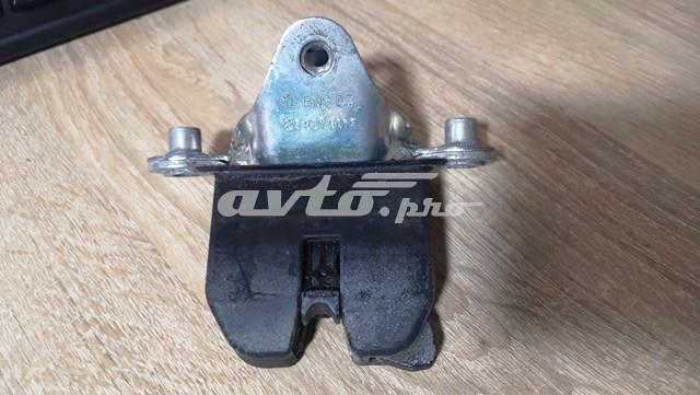 Замок и ручка двери задка 1Z5827501E VAG