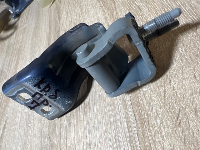 3C9827302E Петля крышки багажника купить Хмельницкий