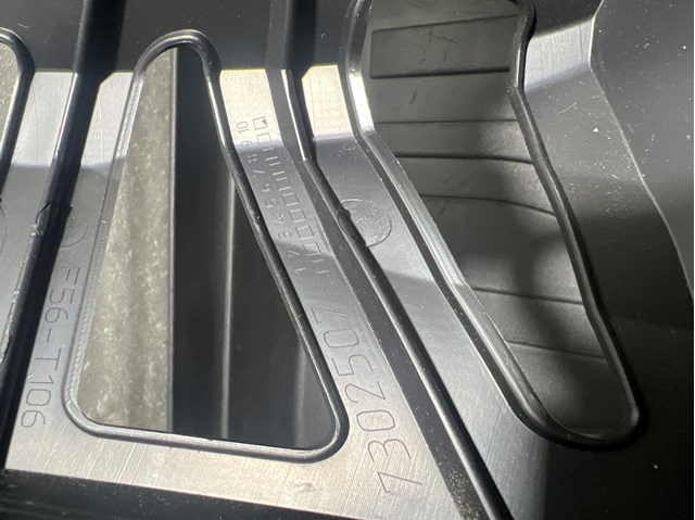 BMW 51117302507 Кронштейн крепления противотуманной фары левой в наличии Каменское