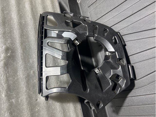 Кронштейн крепления противотуманной фары, левой 51117302507 BMW