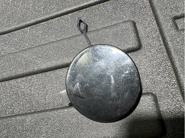 Передняя заглушка бампера буксировочного крюка 51117347039 BMW