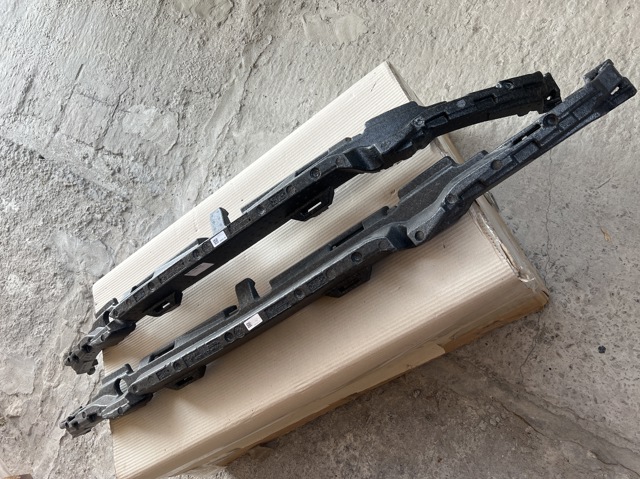 Энергопоглотитель переднего бампера 51117385285 BMW