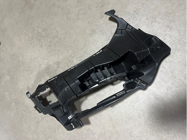 Крепление противотуманки правой 51118064596 BMW