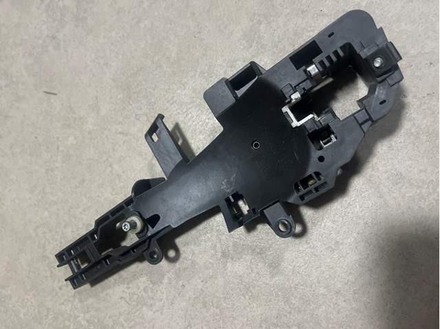 Держатель наружной ручки двери, передней левой 51217200935 BMW
