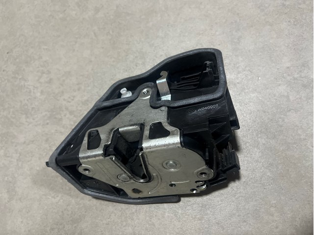 BMW 51217202143 Замок водительской двери в наличии Харьков