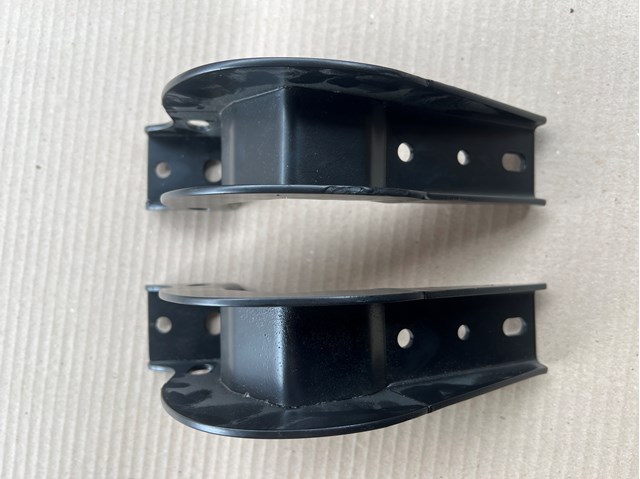 TOYOTA 5179560060 Кронштейн подножки в наличии Ужгород