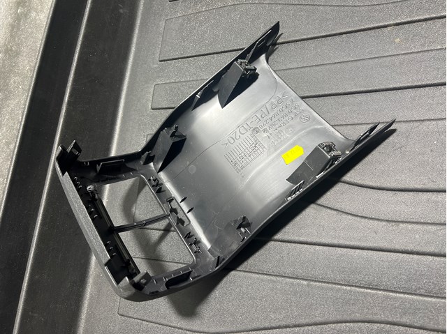 VAG 5G0864298F82V в наличии Полтава