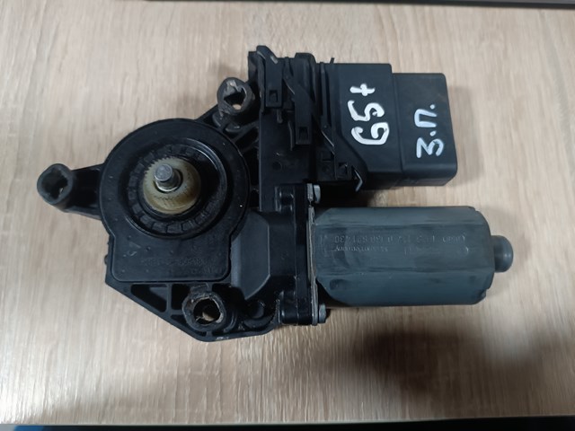 Моторчик стеклоподъемника двери задней, правой 5K0959704EVW1 VAG