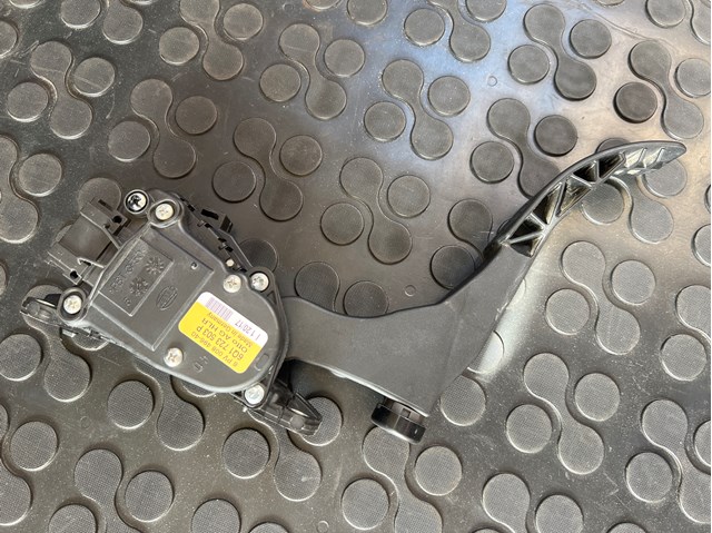Педали газа 6Q1723503P VAG