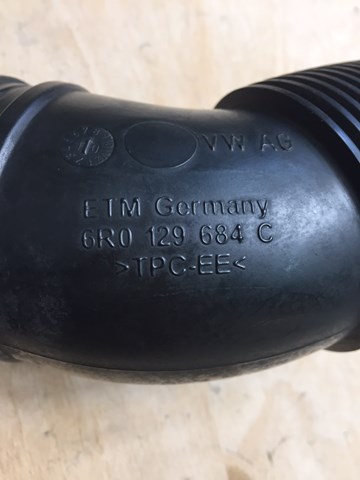 VAG 6R0129684C Патрубок воздушный, выход воздушного фильтра в наличии Полтава