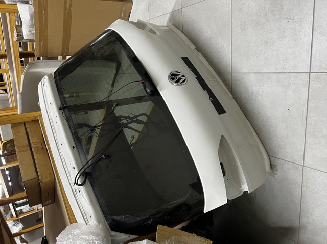 Пятая дверь Volkswagen Touareg 3