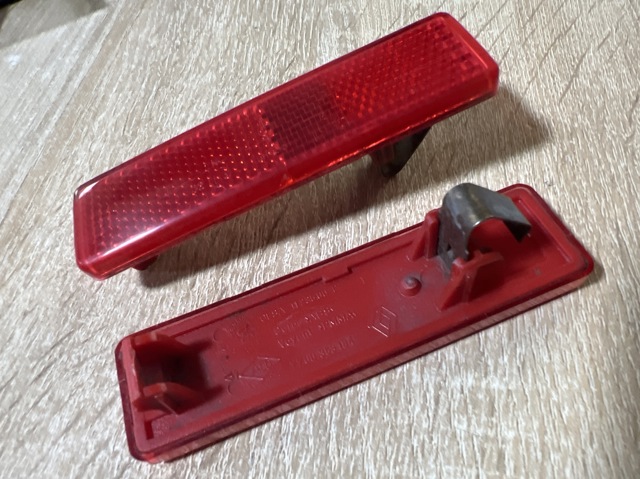 Катафот заднего бампера 7700353184 RENAULT