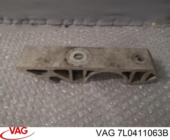 Кронштейн крепления переднего стабилизатора 7L0411063B VAG
