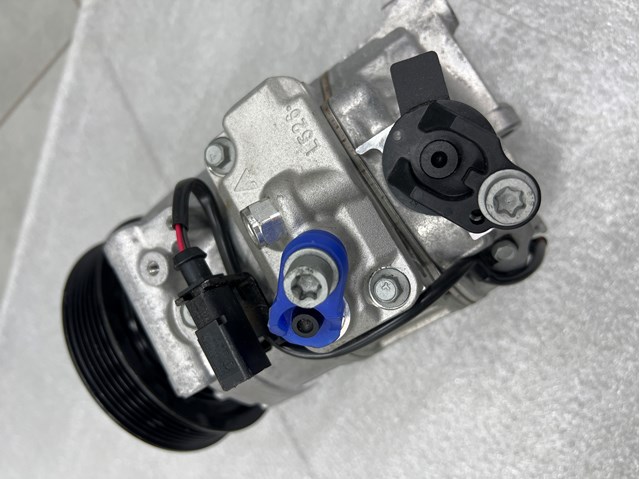 7P0820803L Компрессор кондиционера купить Ужгород