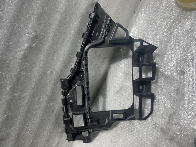 Правый кронштейн заднего бампера 7P6807376B VAG