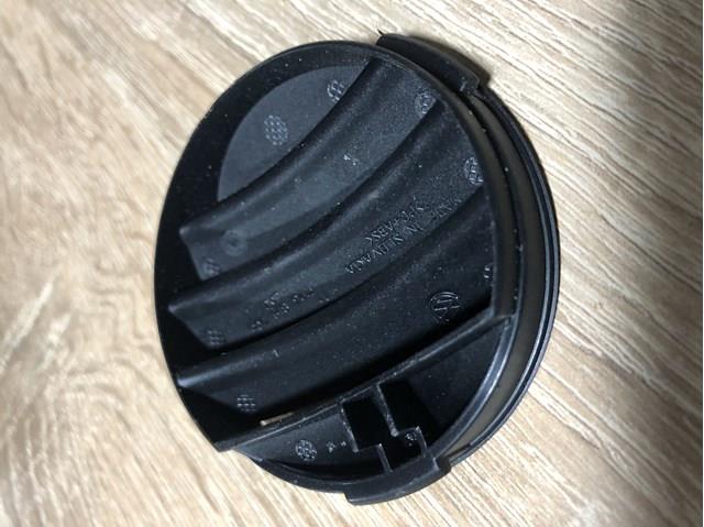 VAG 7P681970681U в наличии Киев