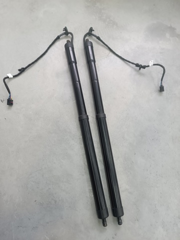 Амортизатор двери багажника 7P6827851FIIT VAG