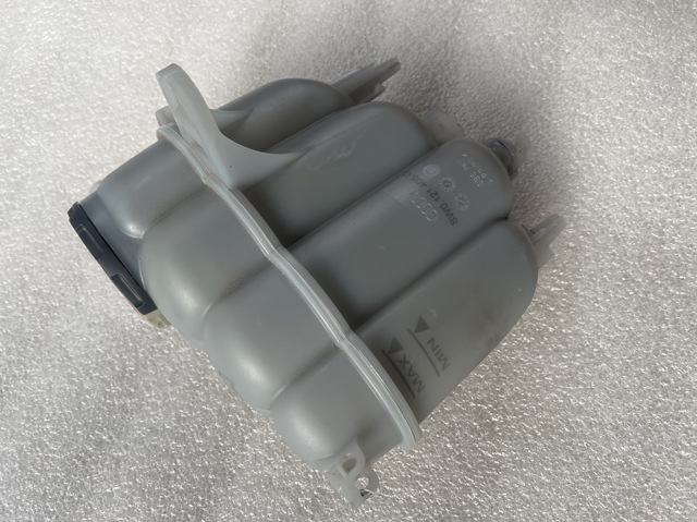 Бачок расширительный 8W0121405G VAG