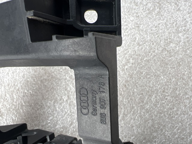 8W6907176A VAG купить в Винница