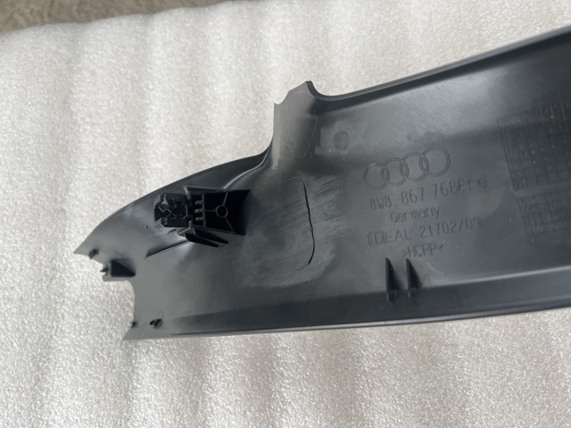 8W8867768A4PK VAG Обшивка стойки кузова внутренняя задняя правая купить в Хмельницкий