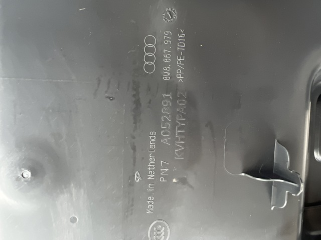 VAG 8W8867979A4PK Обшивка (облицовка) крышки багажника (двери 3/5-й задней) в наличии Харьков