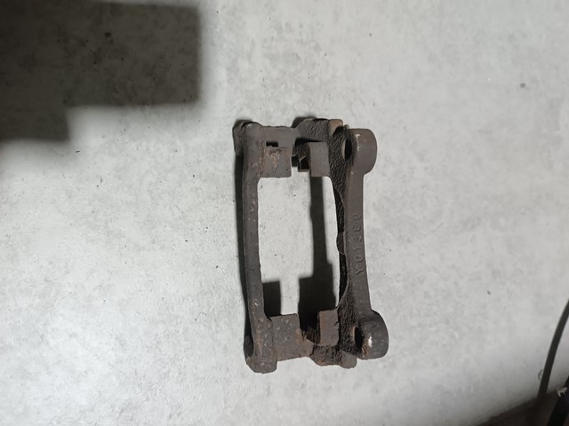 Скоба тормозного суппорта заднего Mercedes Vito II