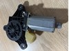 Мотор стеклоподъемника двери передней, правой A0068204742 MERCEDES