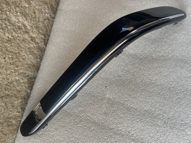 Молдинг переднего бампера, правый A2038856221 MERCEDES