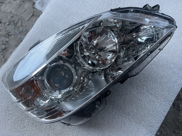 Фара передняя правая A2048208461 MERCEDES