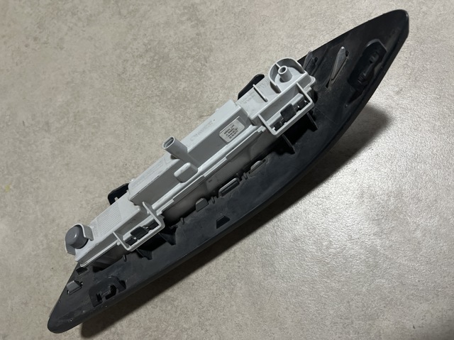 MERCEDES A2048803324 Заглушка (решетка) противотуманных фар бампера переднего правая в наличии Винница