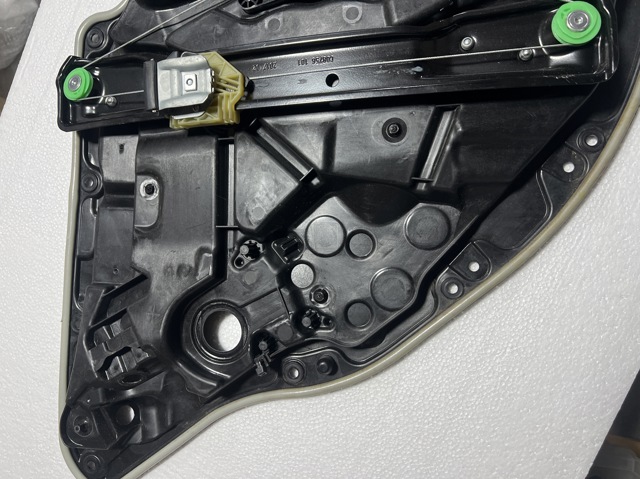 MERCEDES A2057308004 Механизм стеклоподъемника двери задней правой в наличии Днепр