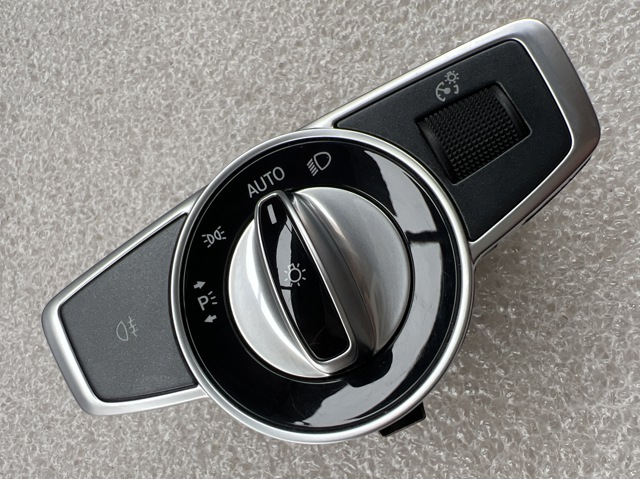 Переключатель света фар на "торпедо" A20590570079J01 MERCEDES