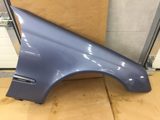 Правое крыло A2118800818 MERCEDES